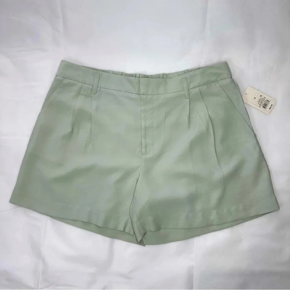 A New Day Womens shorts Light Green  Size 16 Casual Shorts NEW w/TAGS